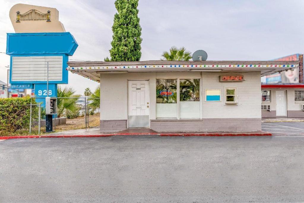 Oyo Gateway Motel Las Vegas North Strip/Fremont St. Area Экстерьер фото