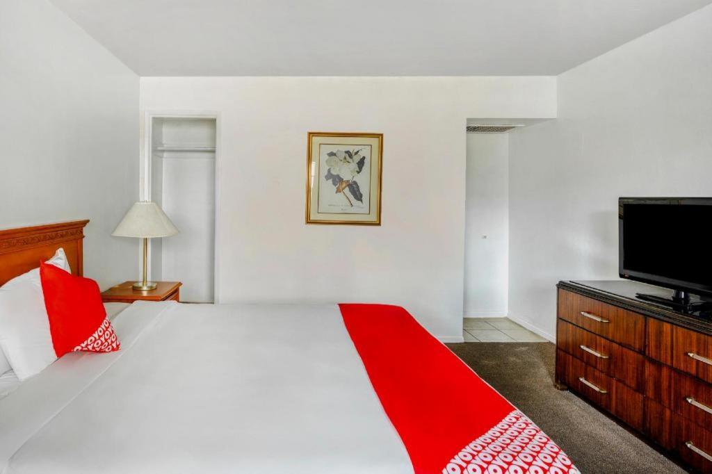 Oyo Gateway Motel Las Vegas North Strip/Fremont St. Area Экстерьер фото