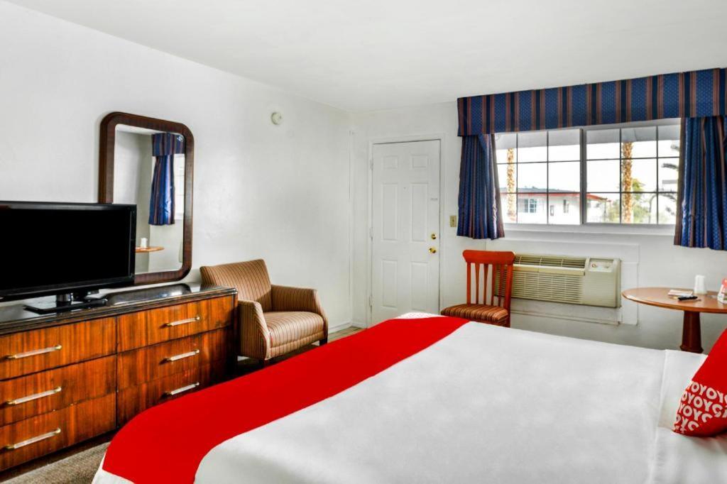 Oyo Gateway Motel Las Vegas North Strip/Fremont St. Area Экстерьер фото