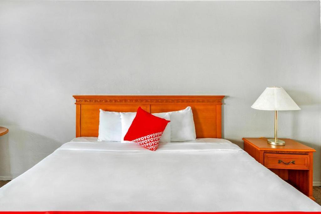 Oyo Gateway Motel Las Vegas North Strip/Fremont St. Area Экстерьер фото