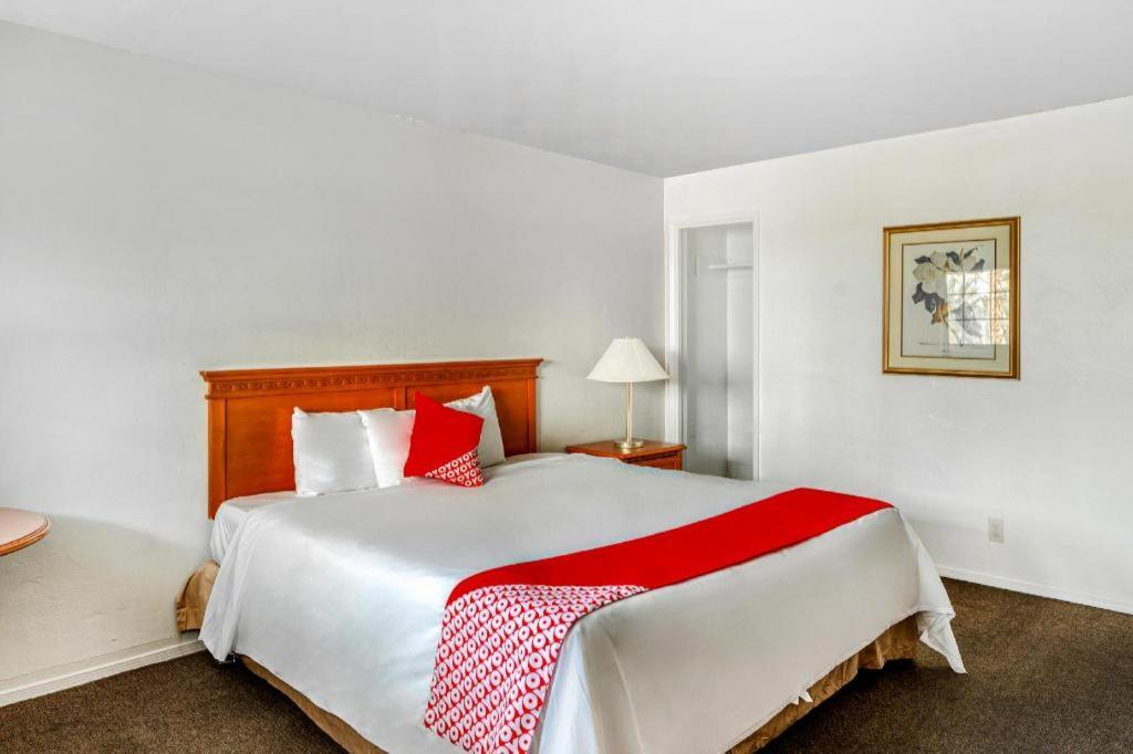 Oyo Gateway Motel Las Vegas North Strip/Fremont St. Area Экстерьер фото